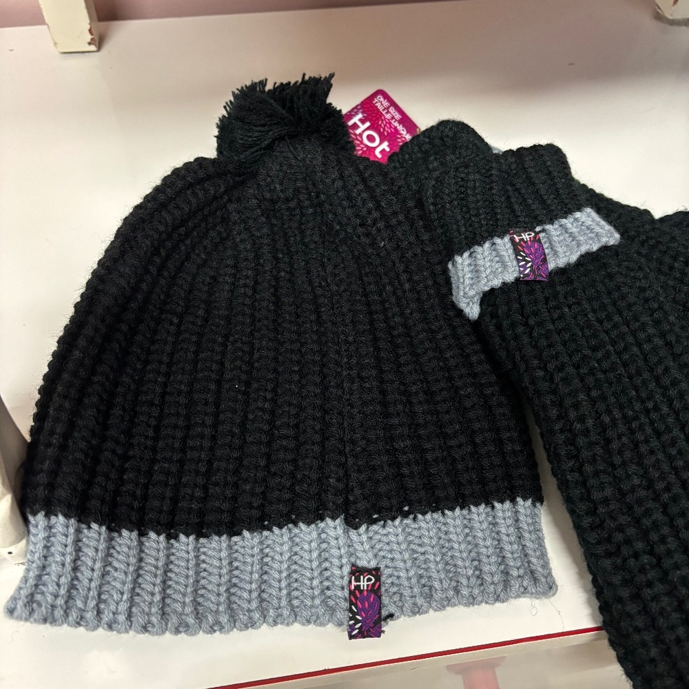 Hot paws hat and mittens set